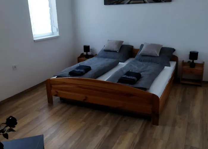 Sarokhaz Apartment *